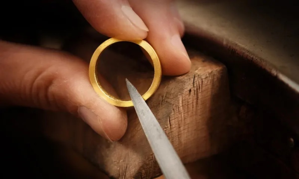Fabrication et marquage d’une bague en or